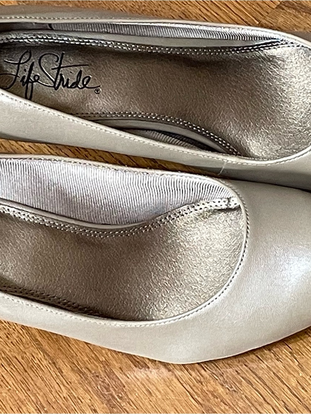 Life Stride Light Tan Pump Shoes